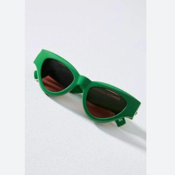 Le Specs Fanplastico Sunglasses in Parakeet Green - Picture 2 of 9